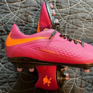 Women’s 10 Nike Soccer Cleats